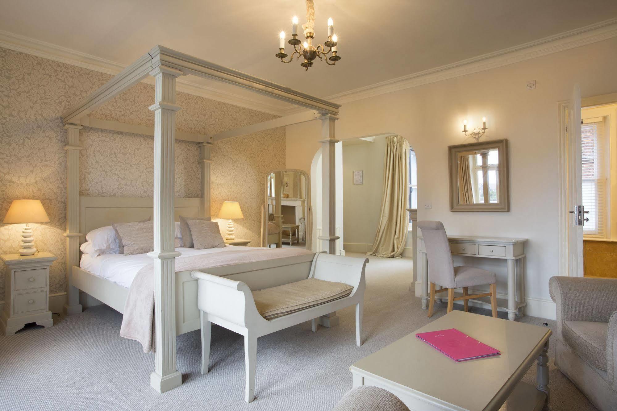 The Bell Hotel ساندويتش المظهر الخارجي الصورة