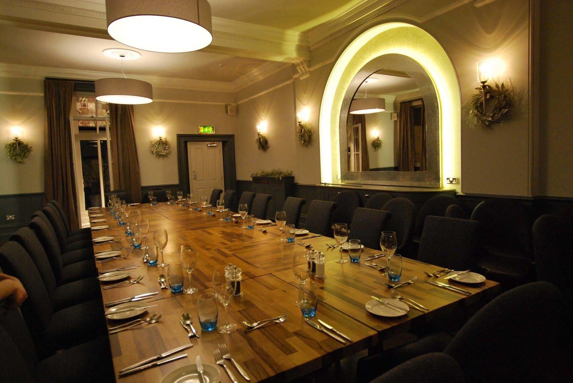 The Bell Hotel ساندويتش المظهر الخارجي الصورة