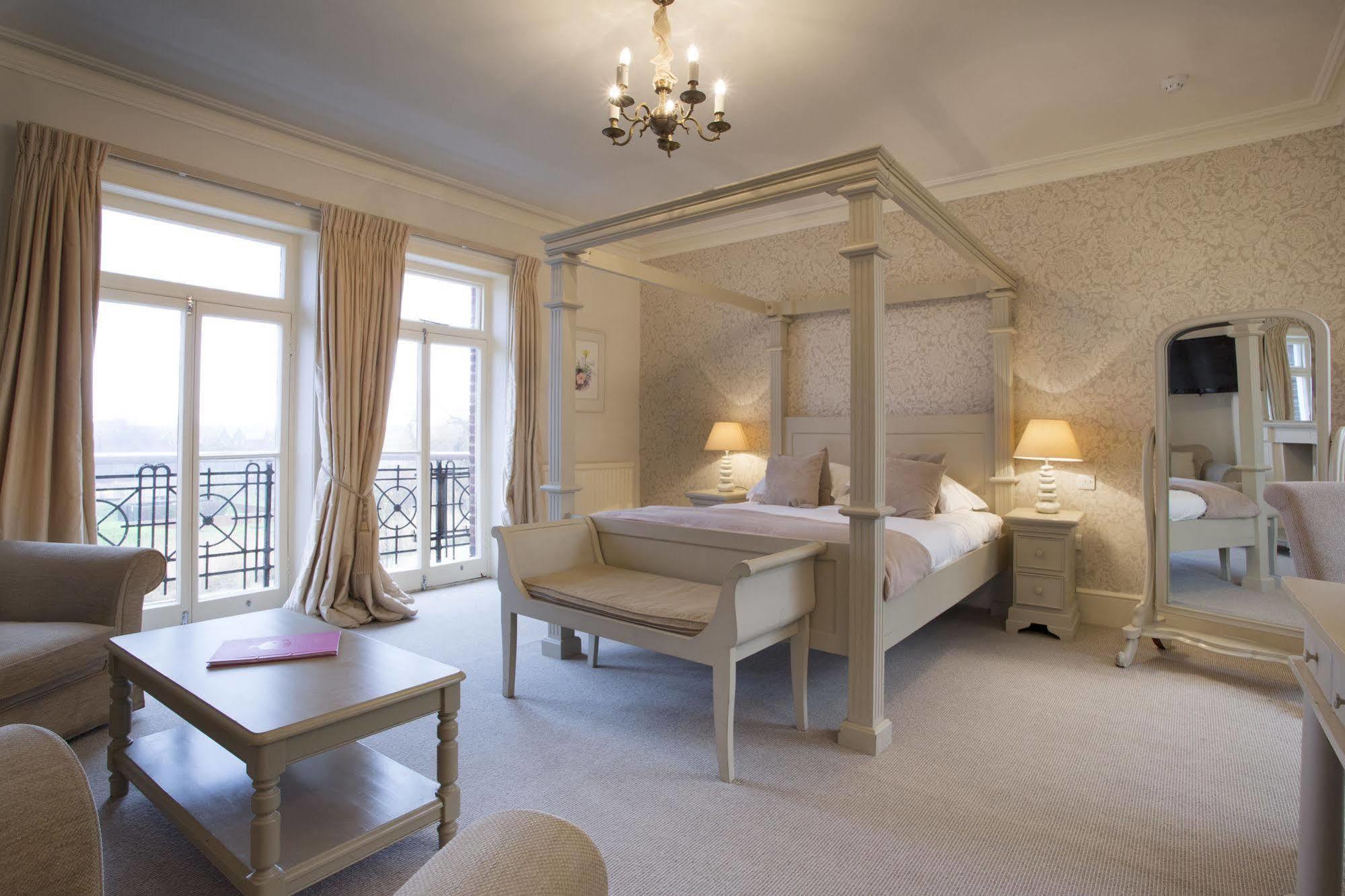 The Bell Hotel ساندويتش المظهر الخارجي الصورة