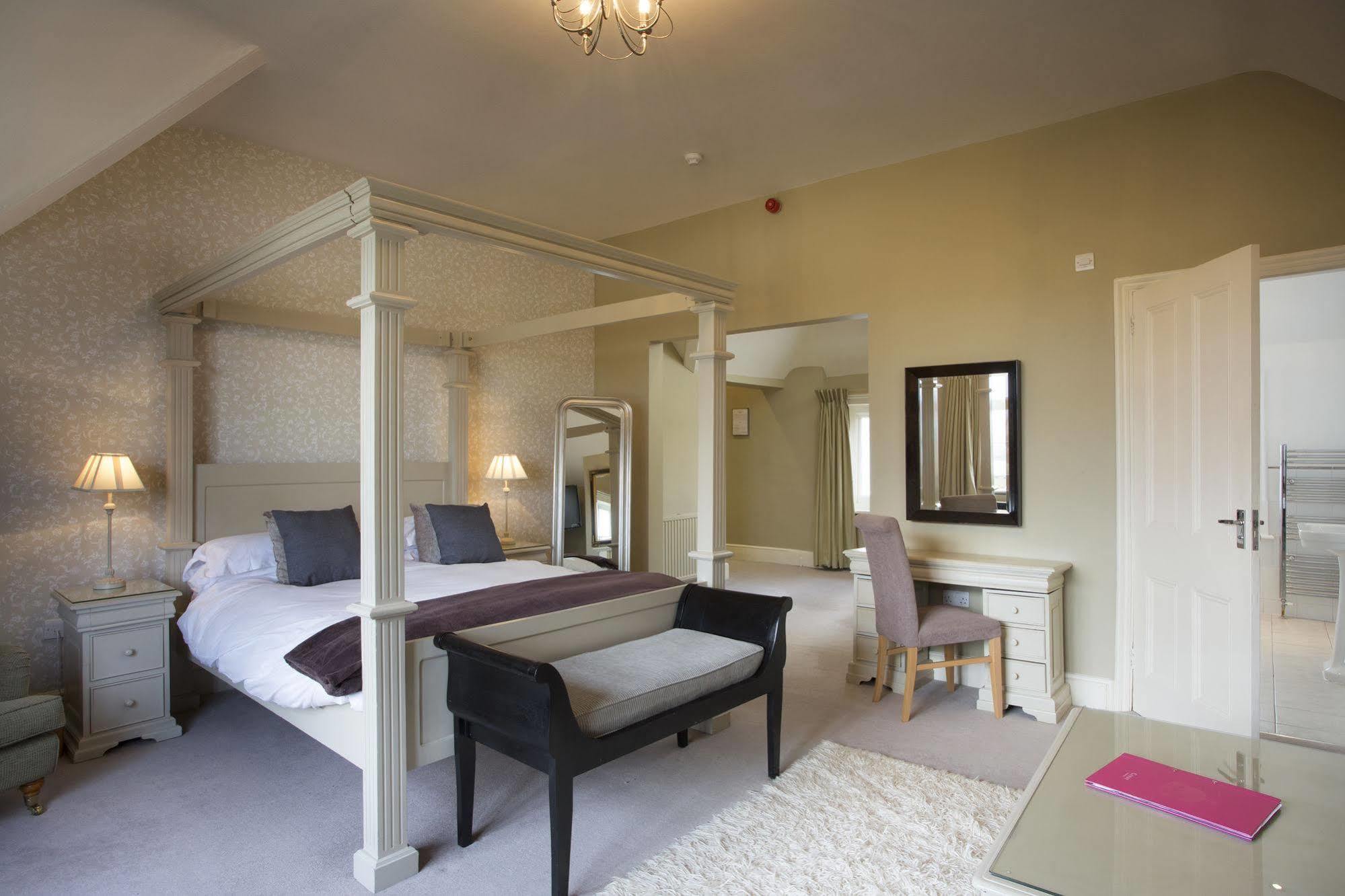 The Bell Hotel ساندويتش المظهر الخارجي الصورة