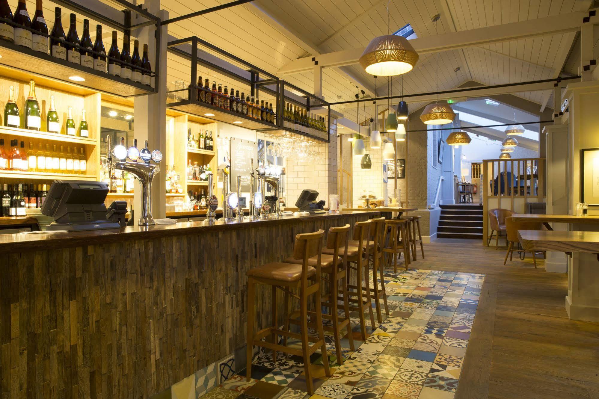 The Bell Hotel ساندويتش المظهر الخارجي الصورة