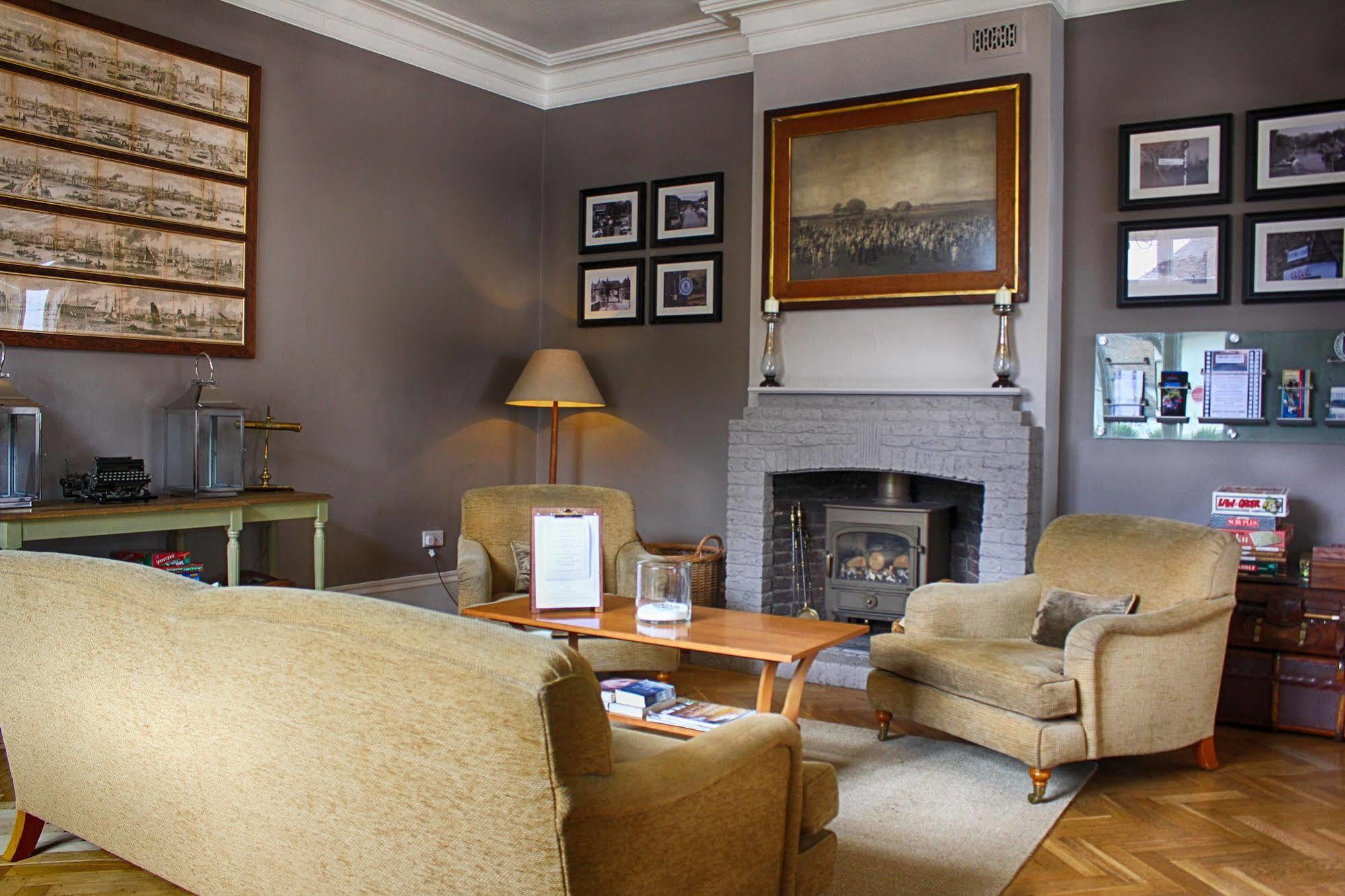 The Bell Hotel ساندويتش المظهر الخارجي الصورة